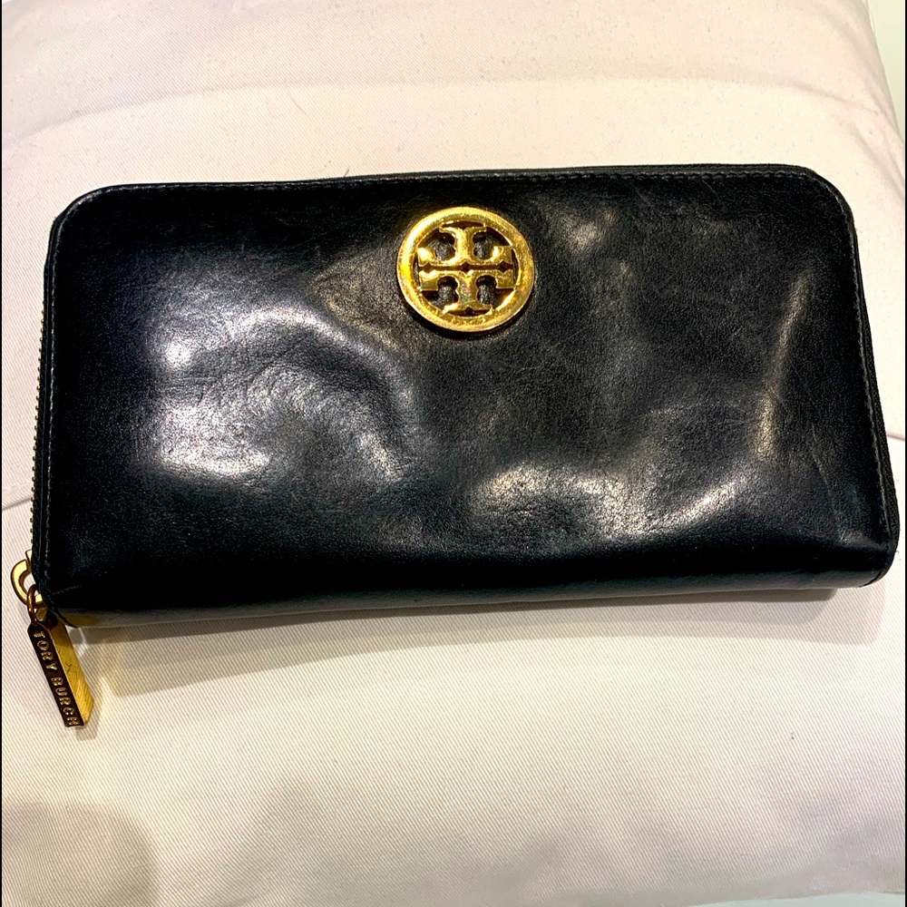 TORY BURCH Leather Zip Continental Wallet (Black)